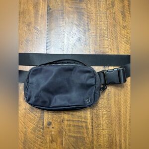 Lululemon Everywhere Belt Bag 1L